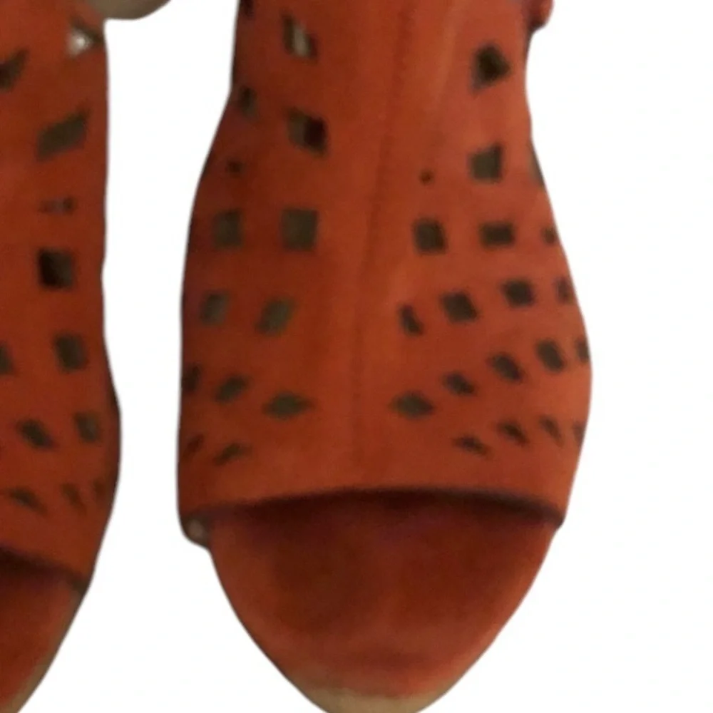 Calvin Klein size 10 rust dark cognac laser cut suede wedge adjustable